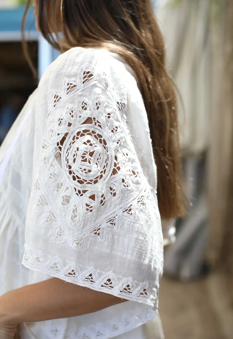 BLISSFUL TOP - THE LACE AND EMBROIDERY DECORATED RESORT TOP