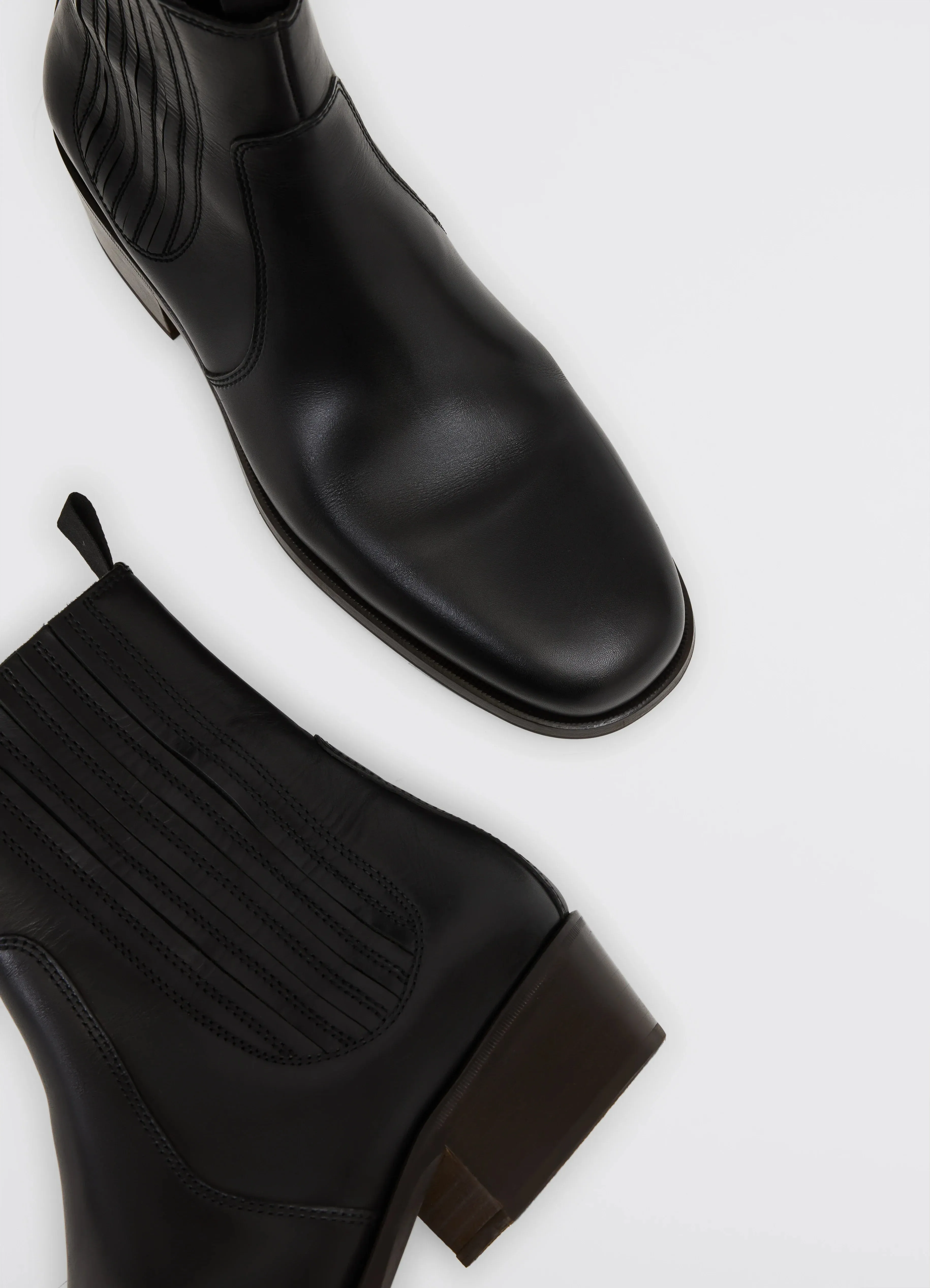 CHELSEA BOOTS