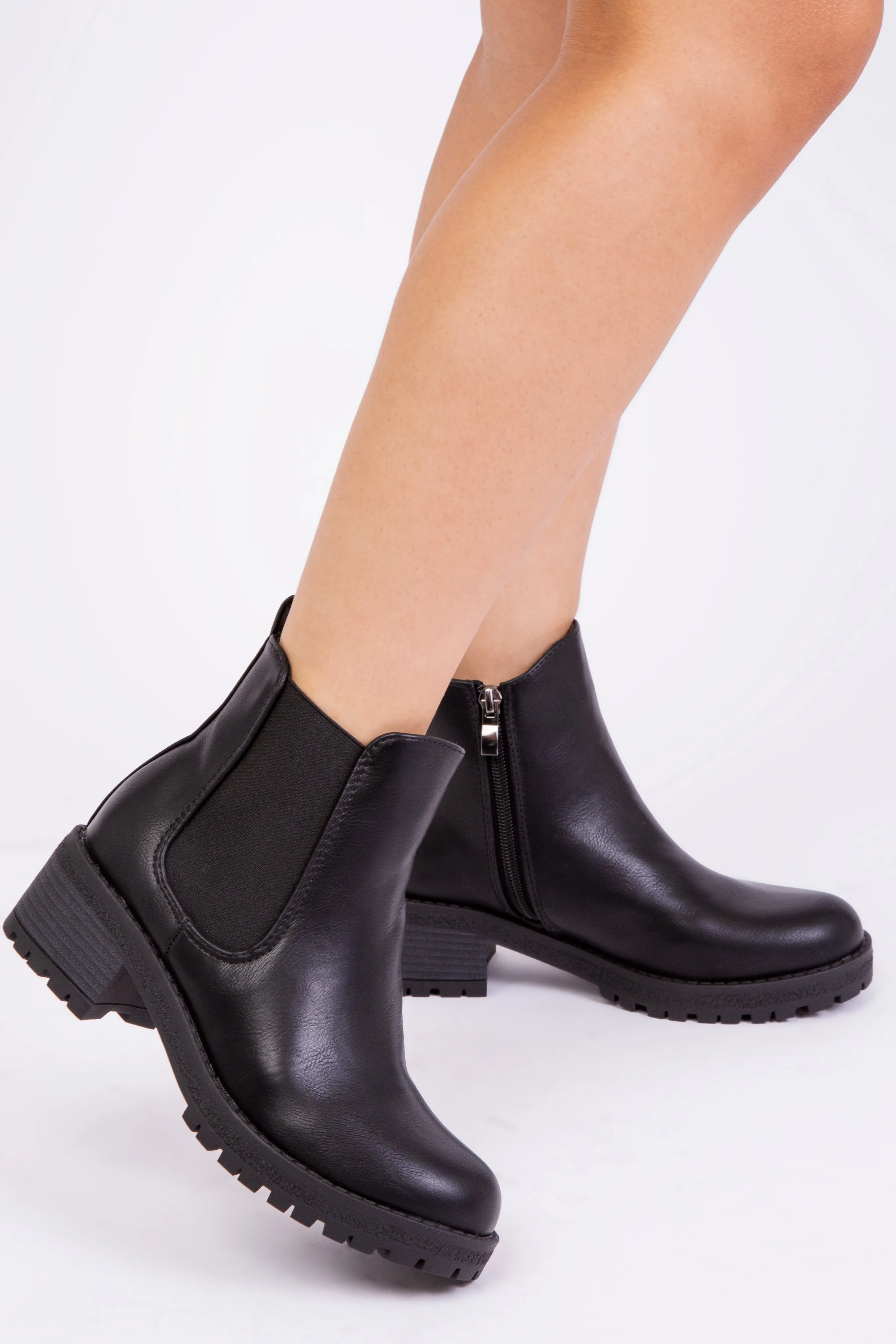 DINAH PULL ON CHELSEA BOOTS IN BLACK FAUX LEATHER