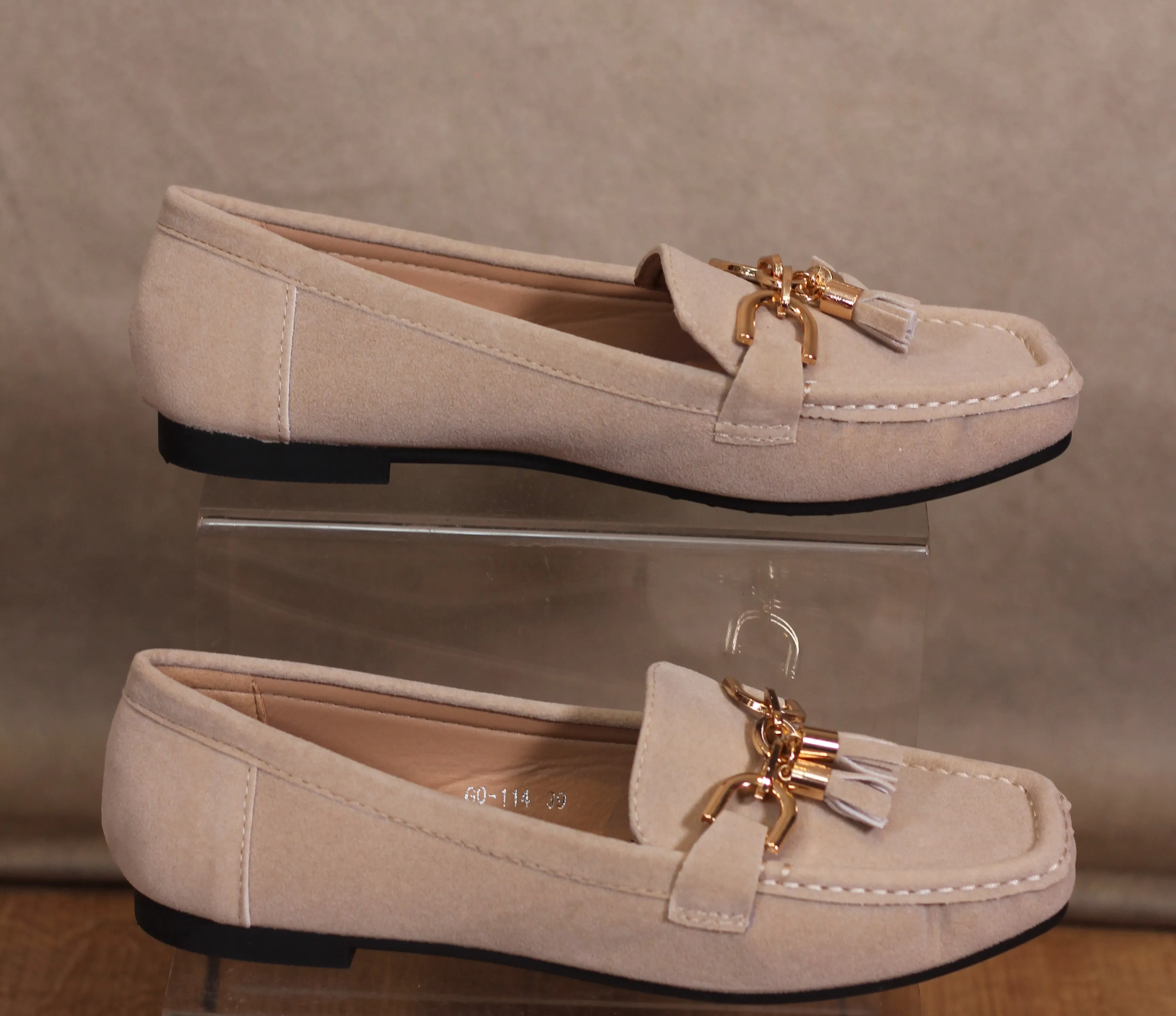 Loafer shoes with tassel