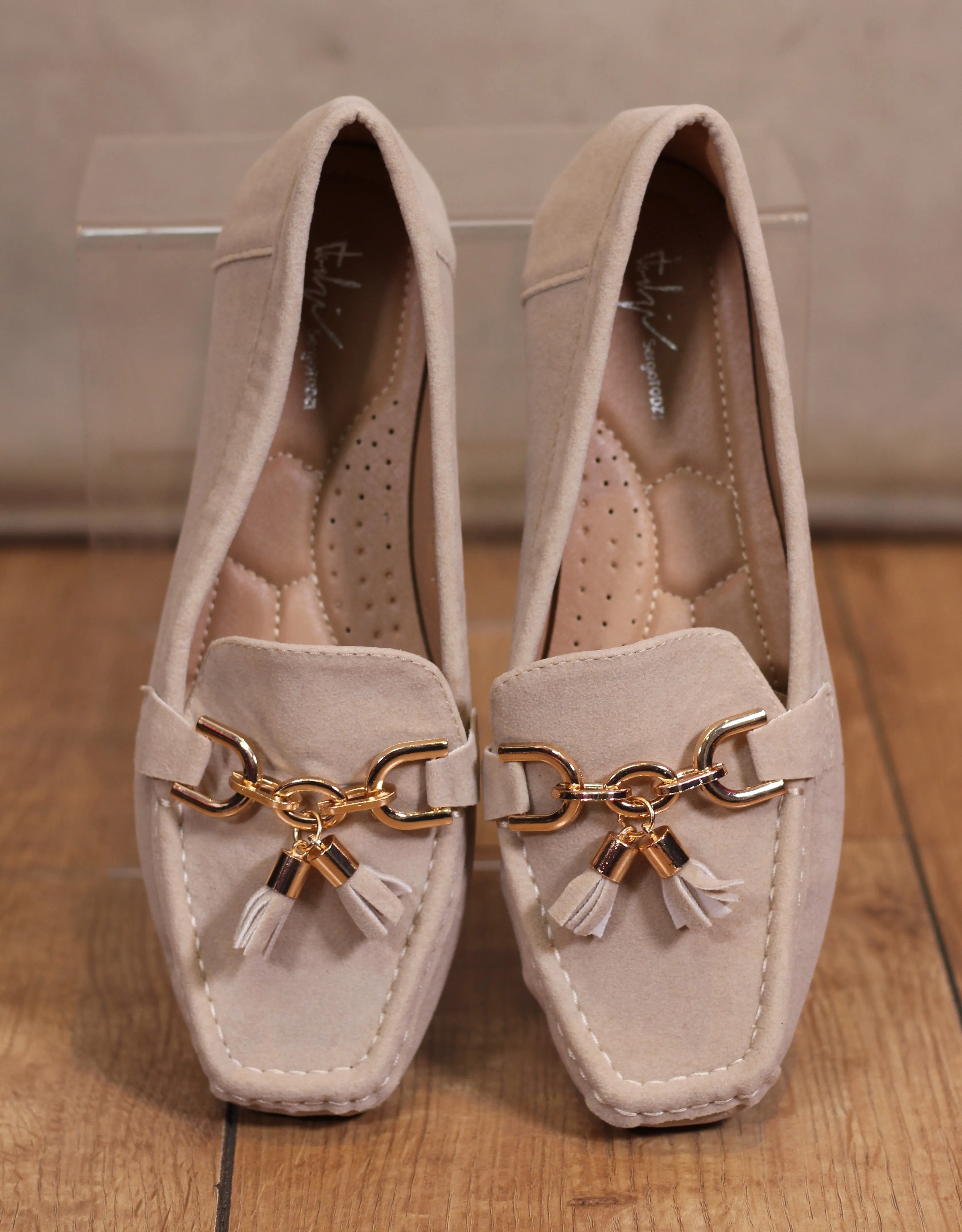 Loafer shoes with tassel