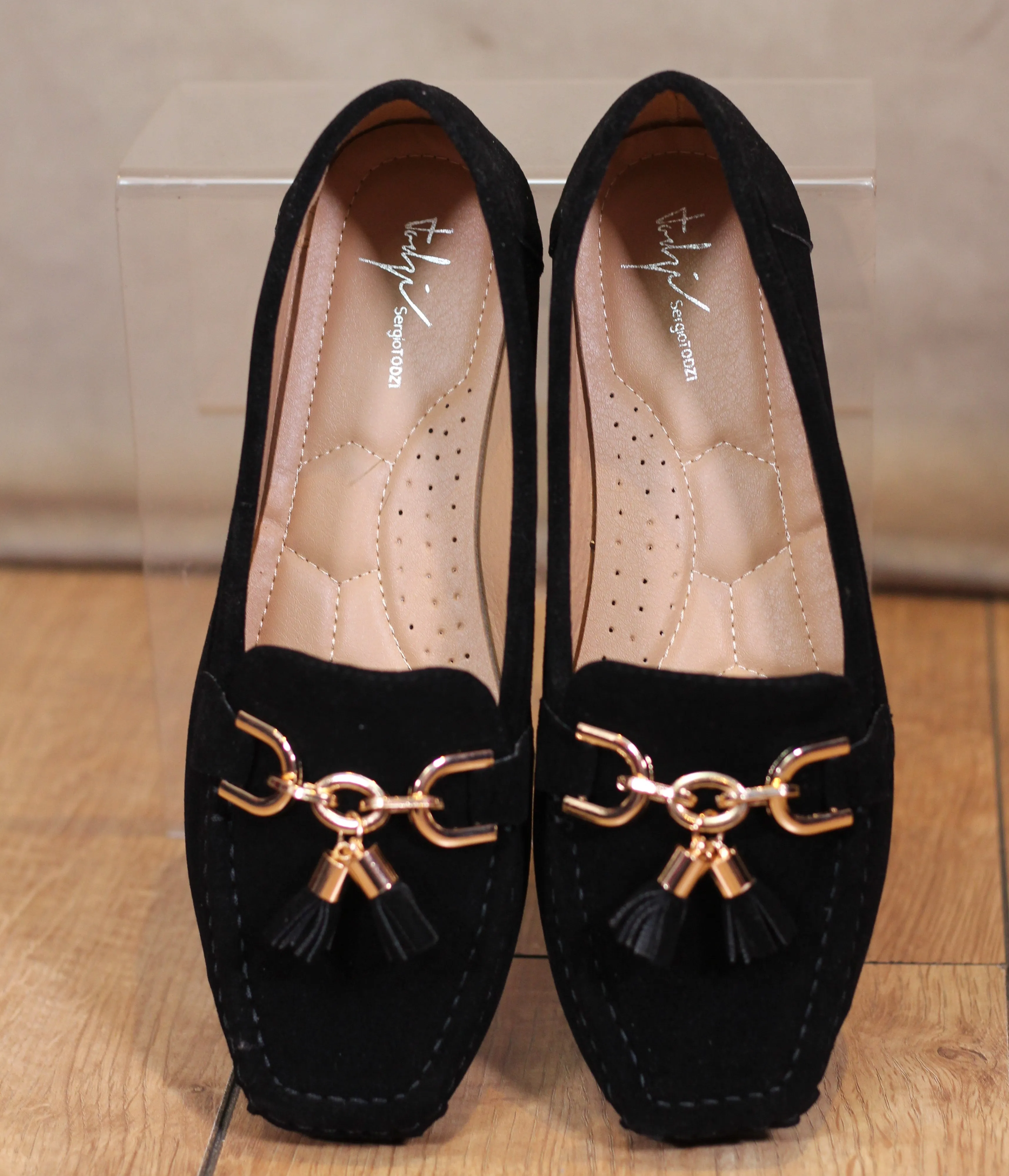 Loafer shoes with tassel