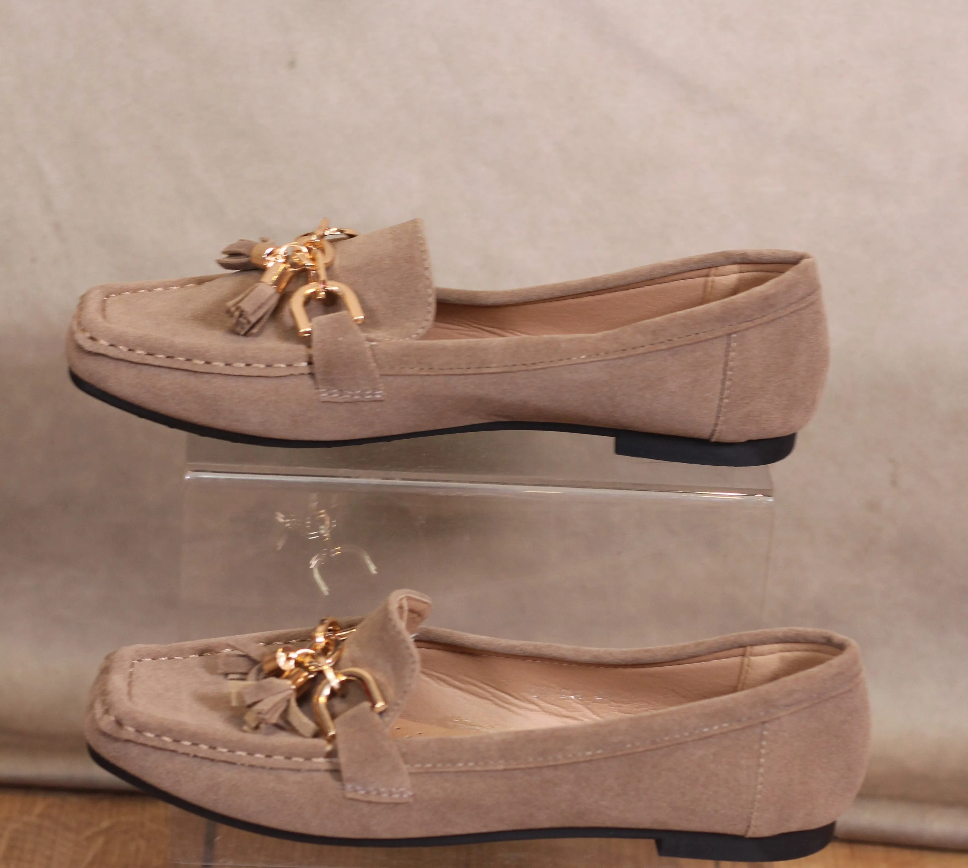 Loafer shoes with tassel