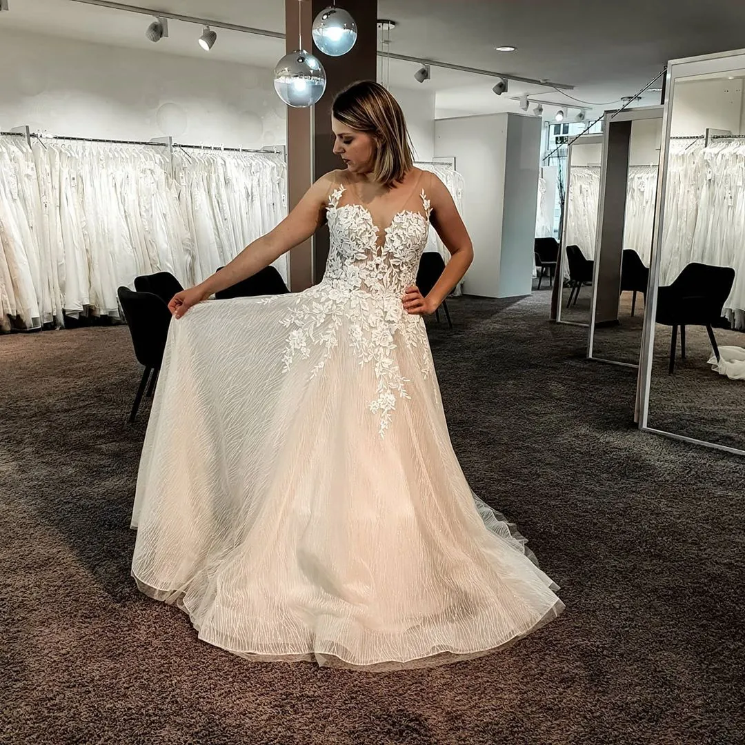 Long A-line Backless Wedding Dress With Tulle Lace Floor-length