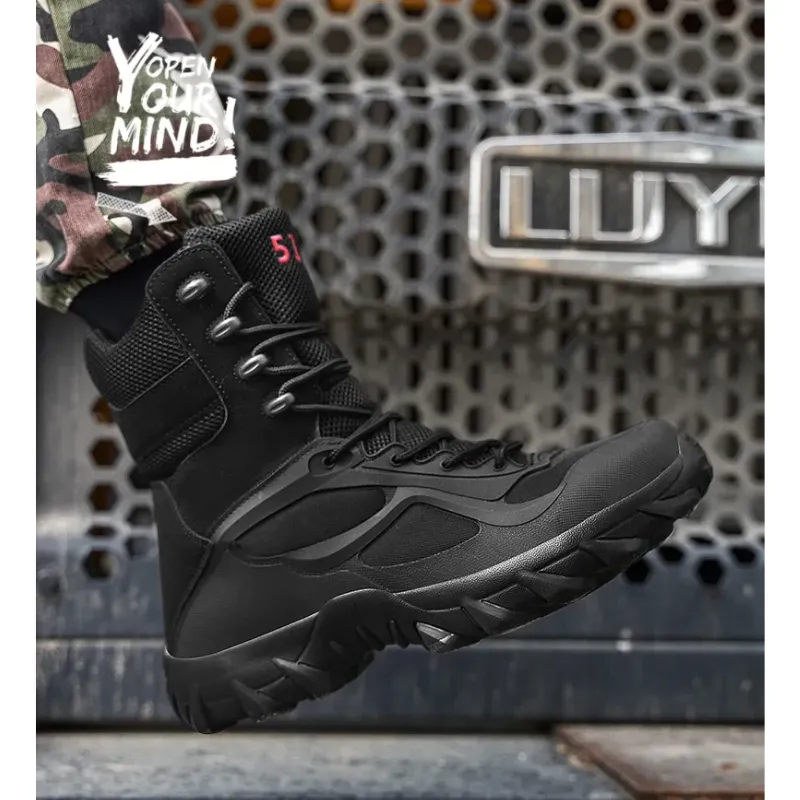 Men's boots with robust sole and breathable mesh design