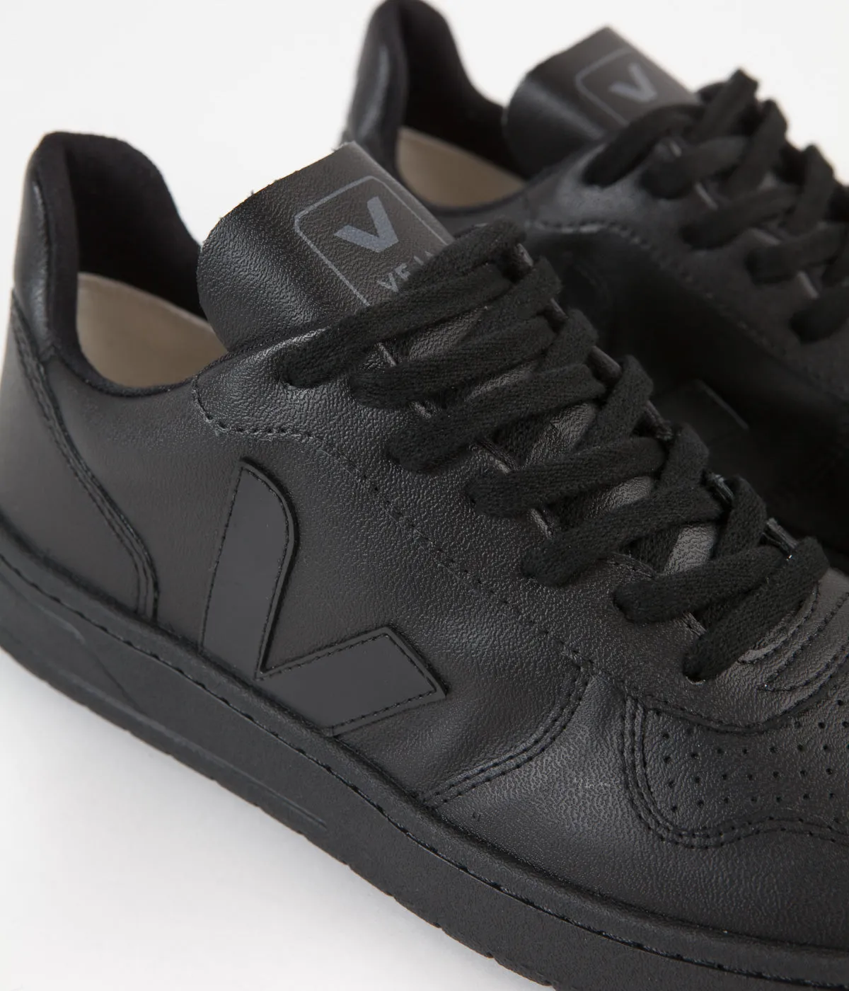 Veja V-10 CWL Shoes - Black / Black Sole