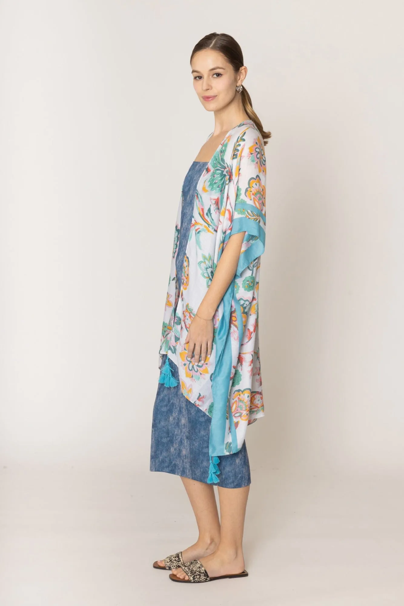 WLK410013 Kinsley Floral Print Kimono With Tassels